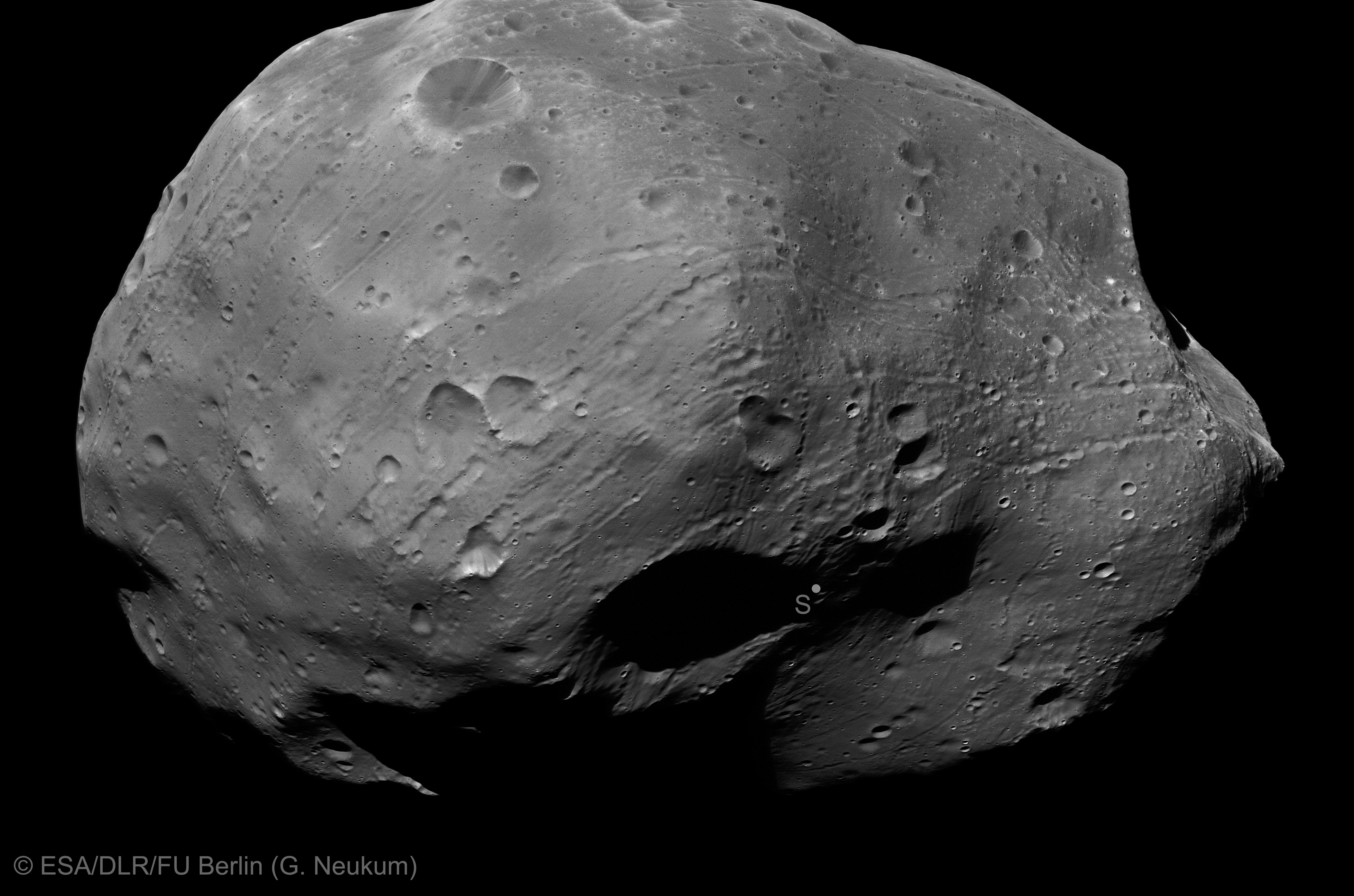 ESA Science & Technology: Mars Express view of Phobos (9 January 2011)
